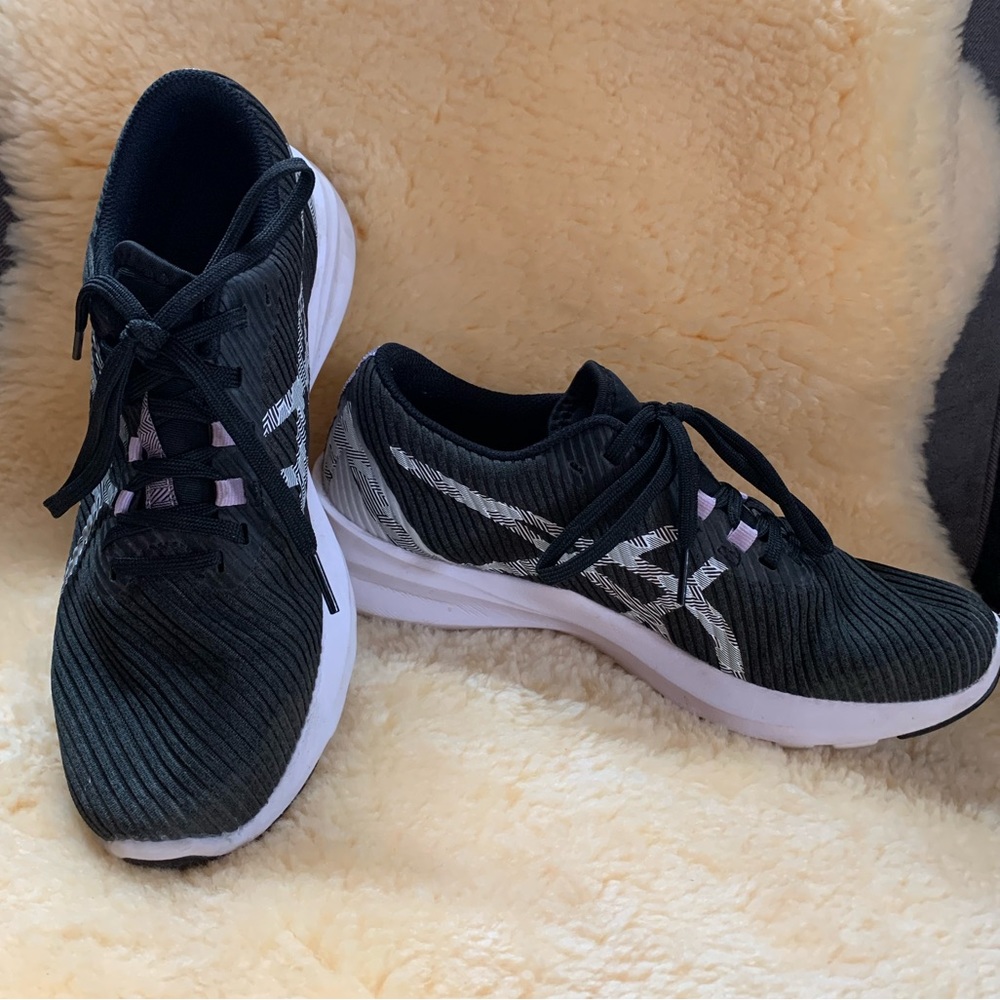 ASICS Versablast black/white athletic shoe